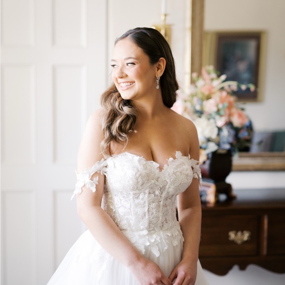 Meet your Posher, Courtney - Picture 1 of 1